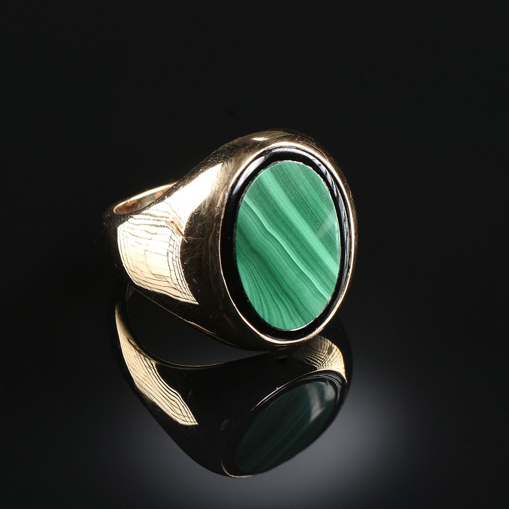 Appraisal: A K YELLOW GOLD MALACHITE AND ONYX GENT'S RING A