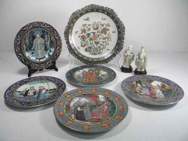 Appraisal: Lot of assorted decoratives Includes a pair of two Chinese