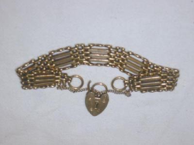 Appraisal: A CT GOLD GATE BRACELET with heart padlock clasp g