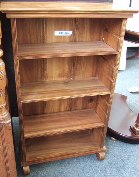 Appraisal: A th century hardwood floor standing open bookcase with three