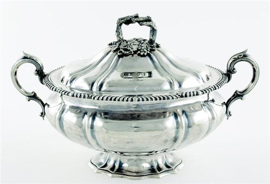 Appraisal: Elkington silverplate covered tureen circa grapevine and twig handle atop