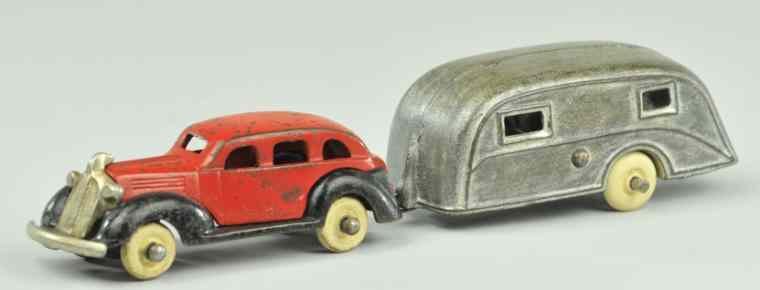 Appraisal: PONTIAC SEDAN WITH HOUSE TRAILER Kenton type I cast iron