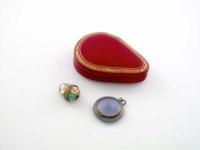 Appraisal: A small enamelled copper pendant egg shaped box A F