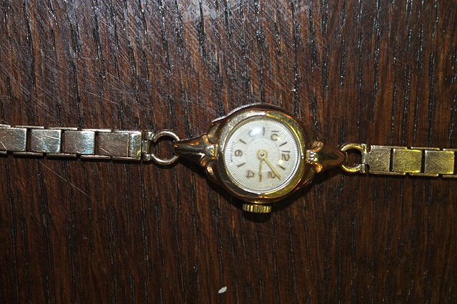 Appraisal: A CT GOLD LADIES WRIST WATCH with ct gold strap