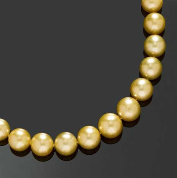 Appraisal: PEARL NECKLACE Fastener yellow gold Attractive necklace of slightly graduated