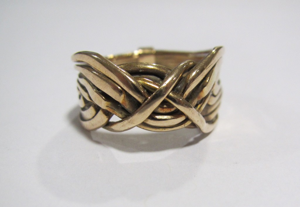 Appraisal: Gent's ct gold banded Turkish puzzle ring