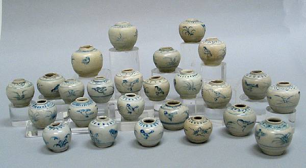 Appraisal: A group of twenty-five blue and white jarlets Late th