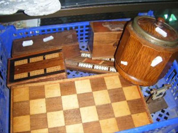 Appraisal: A quantity of cribbage and chess related items together with