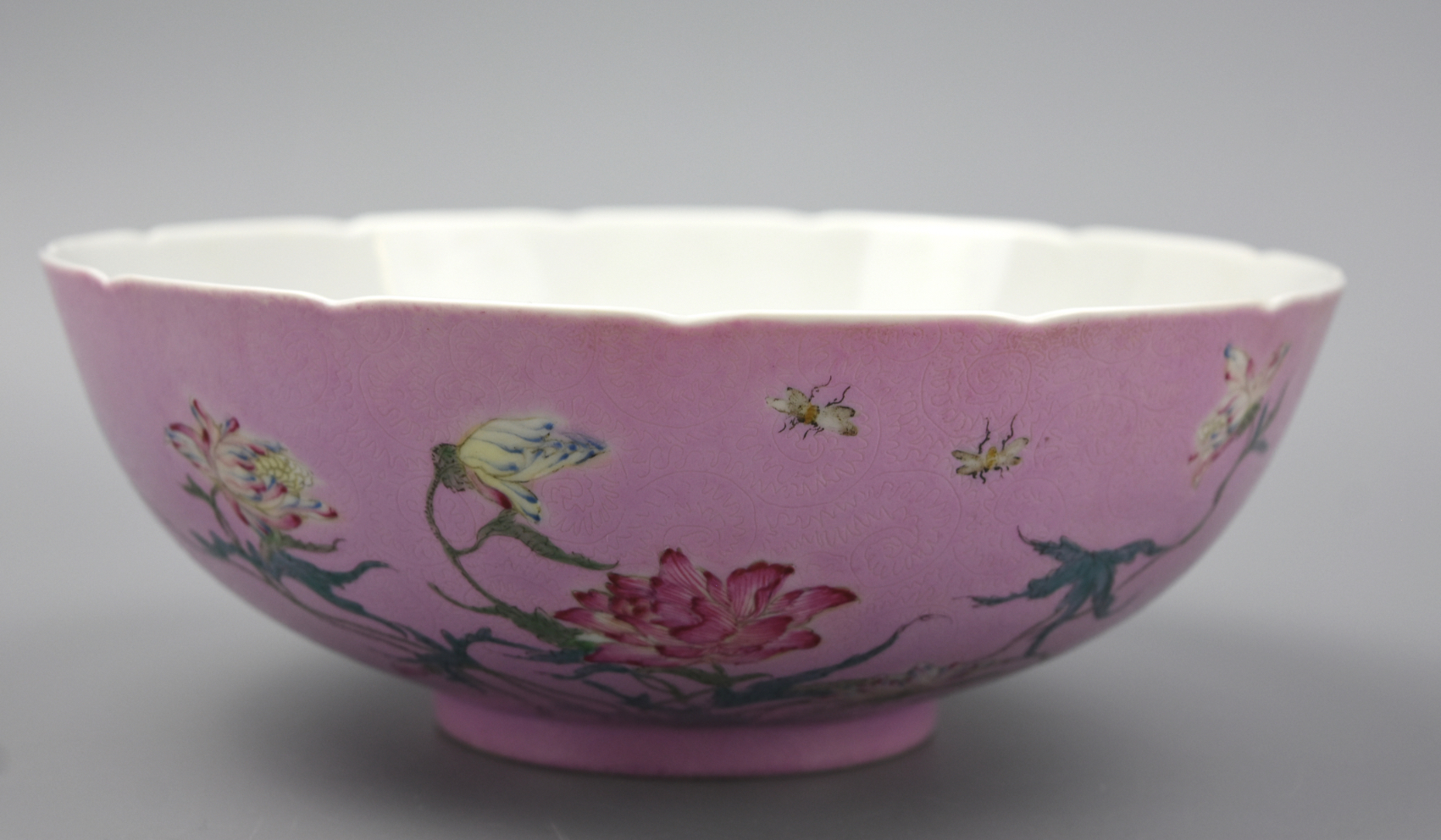 Appraisal: CHINESE FAMILLE ROSE SCALLOPED FLORAL BOWL TH C A Chinese