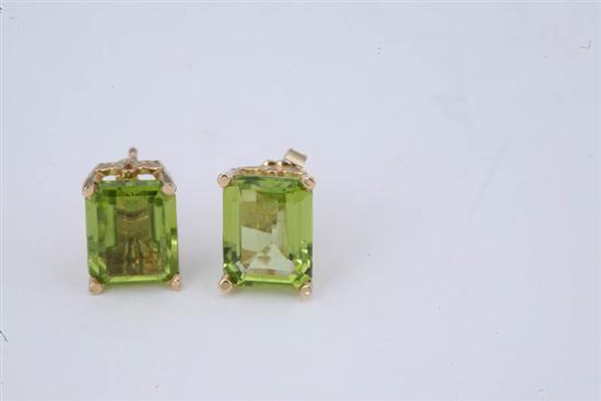 Appraisal: PAIR OF PERIDOT EARRINGS Yellow gold K peridot earrings Rectangular