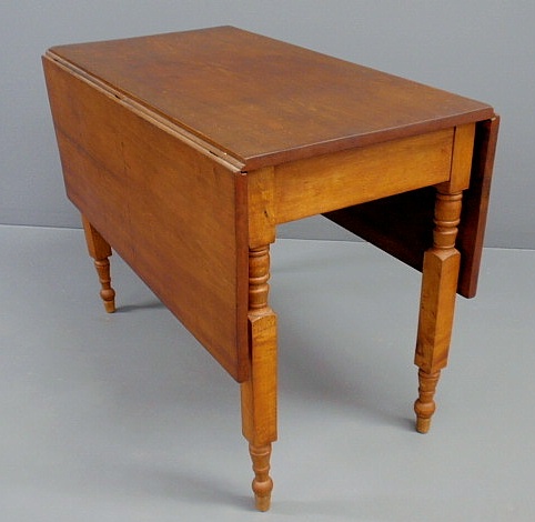 Appraisal: Sheraton maple drop-leaf table c h top x each leaf