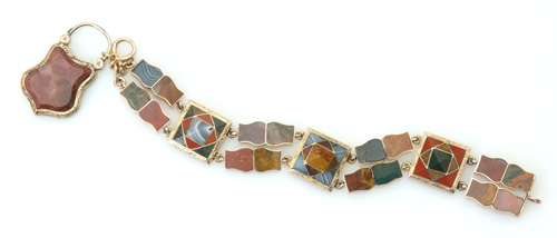 Appraisal: Victorian gold and agate link pebble bracelet with shield-shaped lock