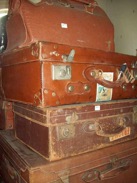 Appraisal: A COLLECTION OF SIX COLLECTABLE LEATHER SUITCASES