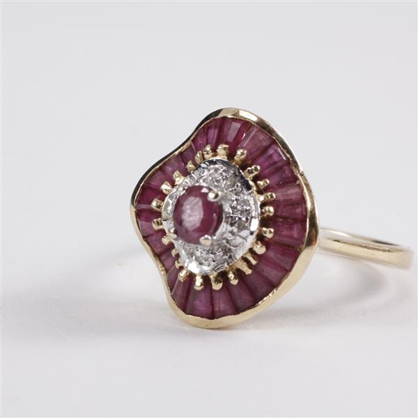 Appraisal: Yellow gold k diamond ruby modern estate ring Marked THD