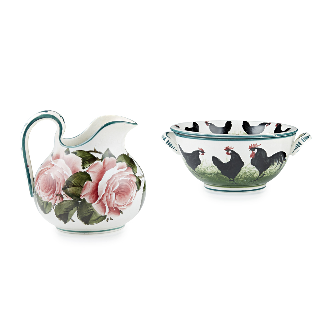 Appraisal: A WEMYSS WARE SPONGE DISH AND LINER 'BLACK COCKEREL HENS'