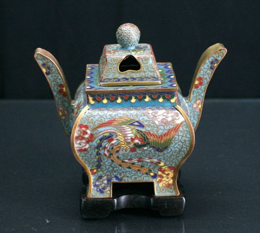 Appraisal: A Chinese cloisonne twin handled koro and cover with phoenix