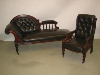 Appraisal: A VICTORIAN WALNUT CHAISE LONGUE of rounded oblong form button