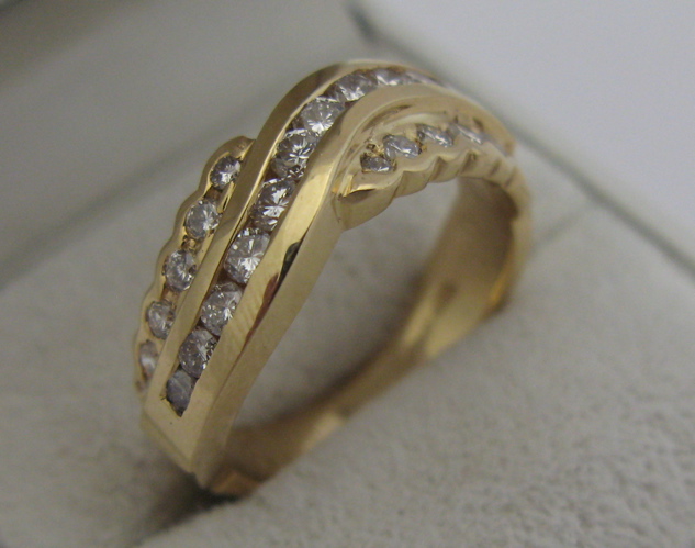 Appraisal: MAN'S DIAMOND AND K GOLD RING set with round-cut diamonds