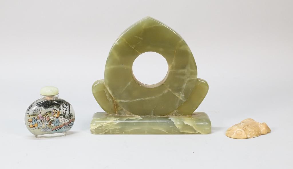 Appraisal: CHINESE DECORATIVE ITEMS Chinese decorative items Jade frog L glass