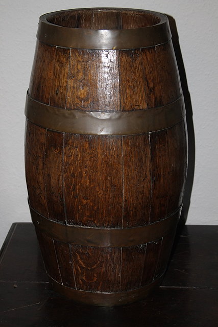 Appraisal: AN OAK BARREL UMBRELLA STAND with metal mounts cm high