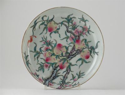 Appraisal: A Chinese famille rose peach dish decorated with a peach