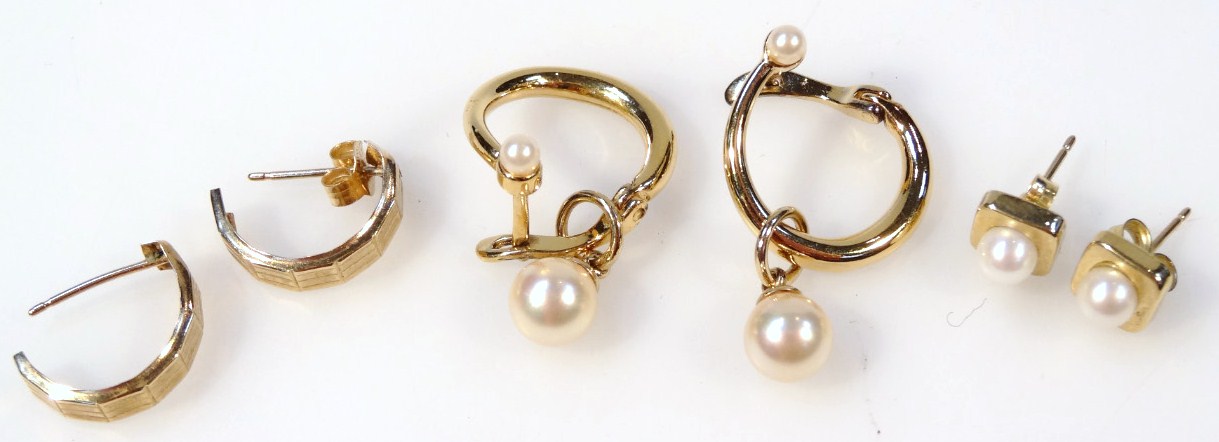 Appraisal: Various ear studs etc comprising a pair of pearls set