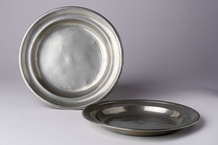 Appraisal: PAIR OF PEWTER PLATES THOMAS DANFORTH II - Middletown Connecticut