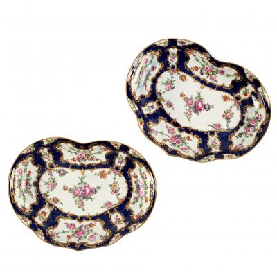 Appraisal: A pair of Worcester blue scale ground kidney-shaped dishes circa