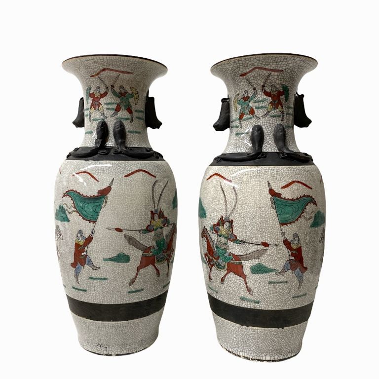 Appraisal: Pair Of Chinese Porcelain Vases Pair Of th Century Chinese