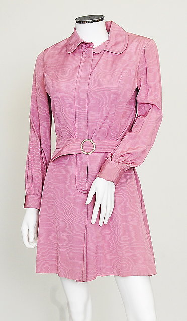 Appraisal: A s pink shift dress long sleeves collar concealed zip