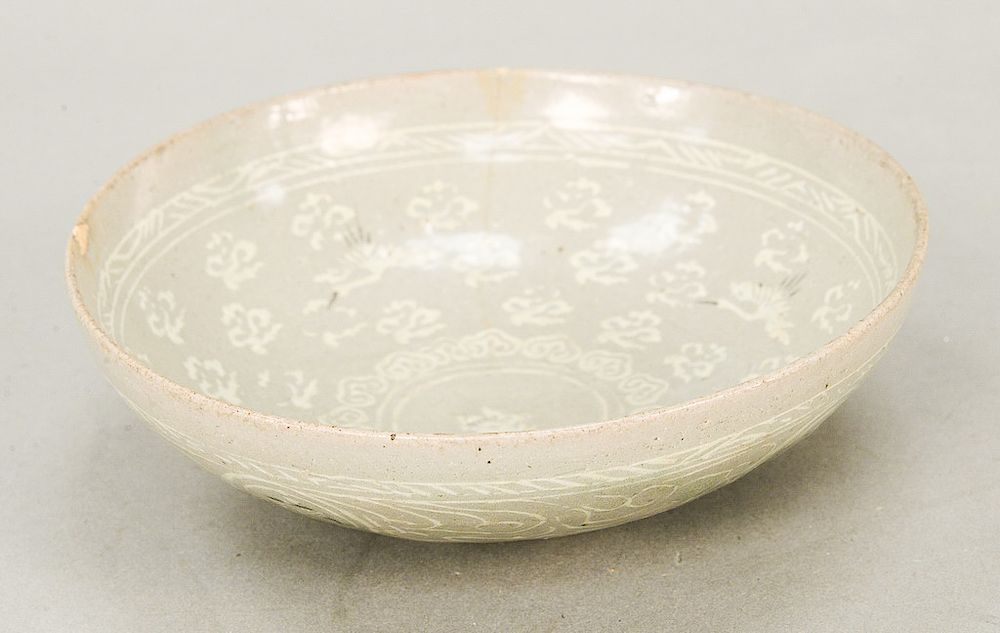 Appraisal: Small Korean celadon bowl Joseon Dynasty th century or earlier