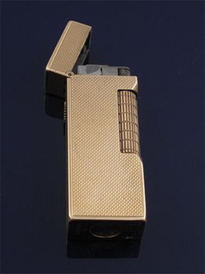 Appraisal: A rectangular ct gold lighter by Dunhill London marks for