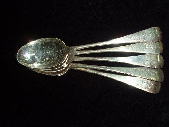 Appraisal: A set of five old English pattern table spoons crested