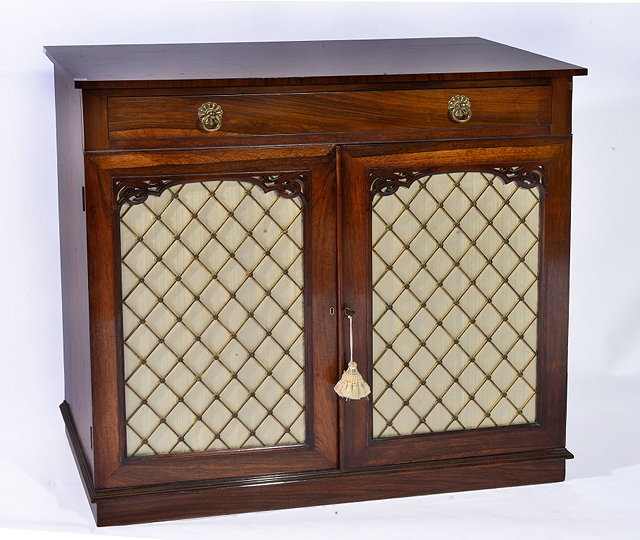 Appraisal: A TH CENTURY ROSEWOOD CHIFFONIER having a single drawer and