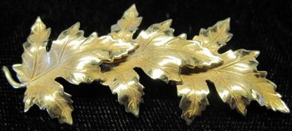 Appraisal: karat yellow gold 'leaf' broochThree layered 'leaves'