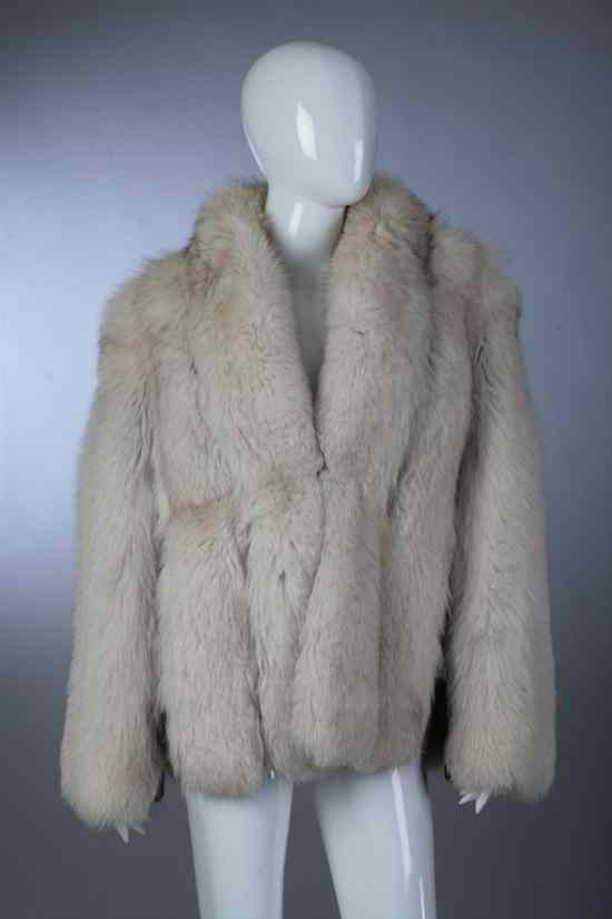 Appraisal: LADIES WHITE FOX FUR JACKET Retailed Gartenhaus Hip-length