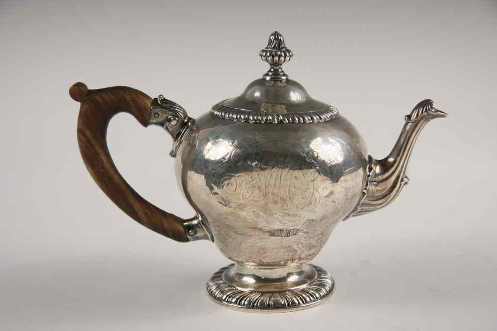 Appraisal: TEA POT - th c small silver tea pot with