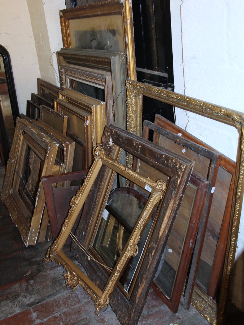 Appraisal: A large quantity of thC and later picture frames to