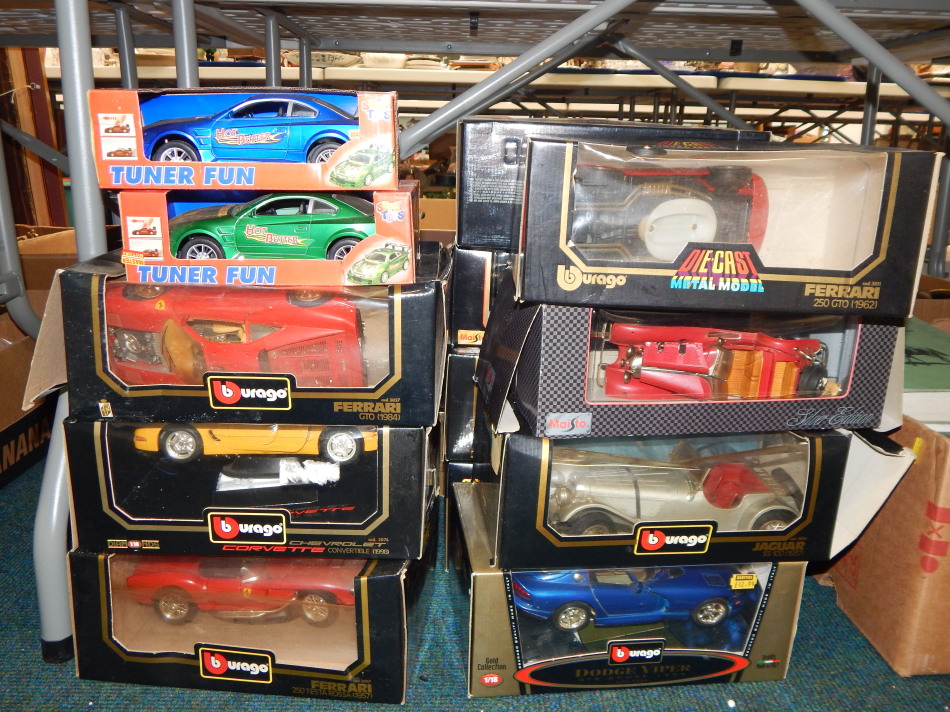 Appraisal: A large quantity of modern die-cast boxed vehicles to include