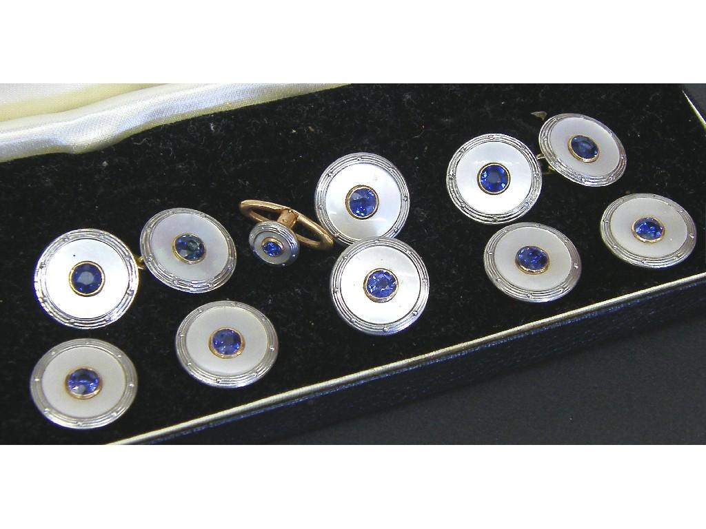 Appraisal: Good quality ct and platinum gentleman's mother of pearl cufflinks