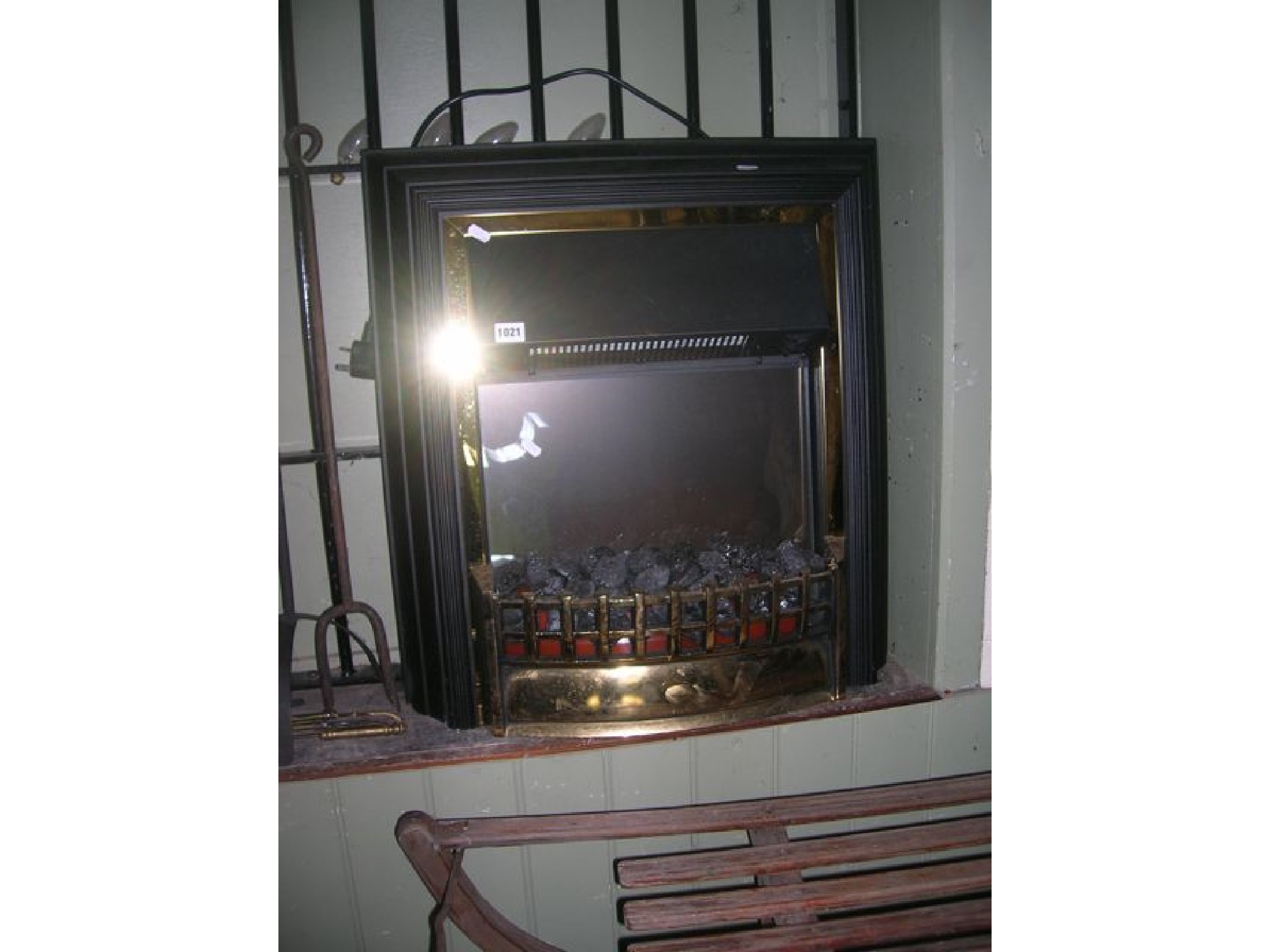 Appraisal: A Dimplex electric coal effect fire model number CHT together