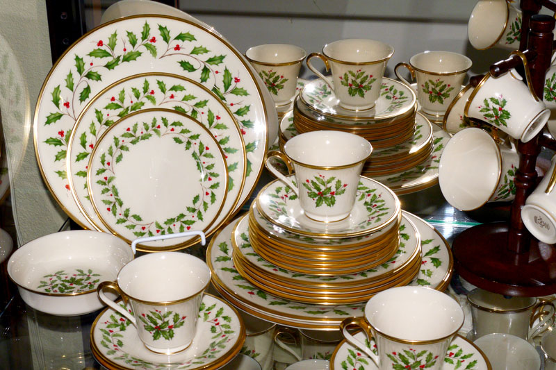 Appraisal: LENOX CHRISTMAS CHINA IN THE HOLIDAY PATTERN Approx pieces to