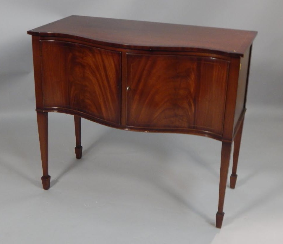 Appraisal: A small mahogany sideboard serpentine fronted square tapering legs cm