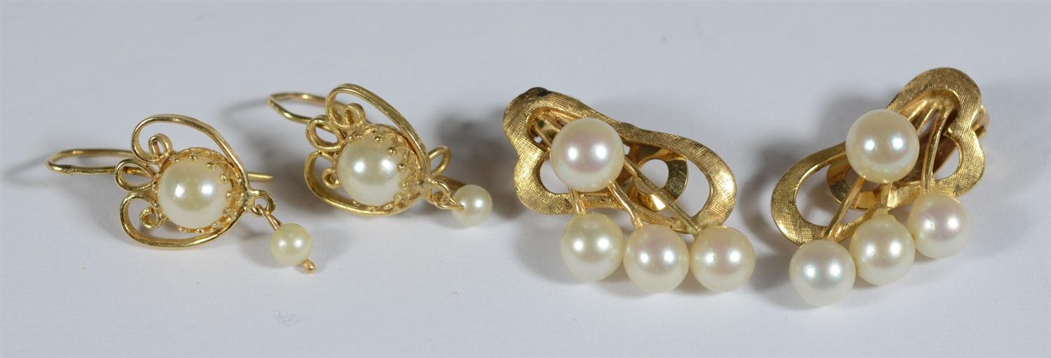 Appraisal: pr K YG pearl earrings dwt total weight