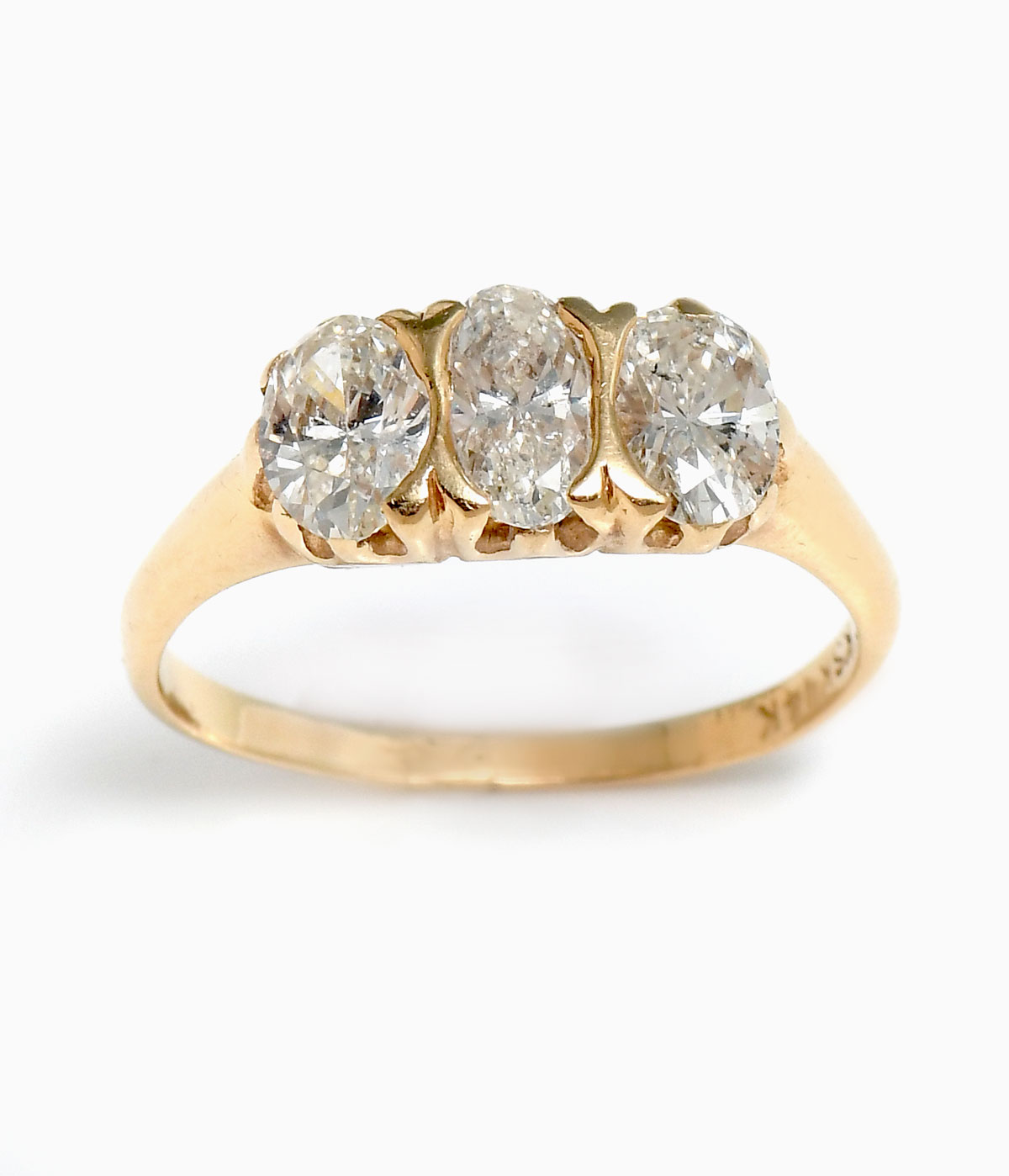 Appraisal: K CTW DIAMOND RING K yellow gold ring contains oval