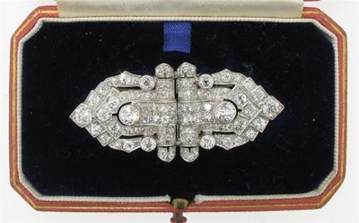 Appraisal: An Art Deco double clip brooch Set overall with graduated