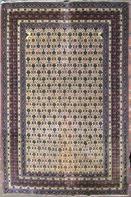 Appraisal: ISFAHAN RUG CENTRAL PERSIA LATE TH EARLY TH CENTURY the