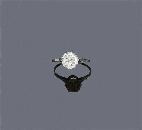 Appraisal: BRILLIANT-CUT DIAMOND RING White gold Classic solitaire model with brilliant-cut