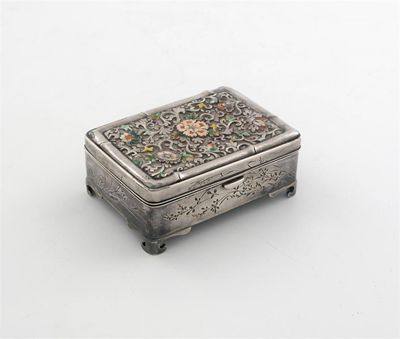 Appraisal: A small late th early th century Japanese casket with