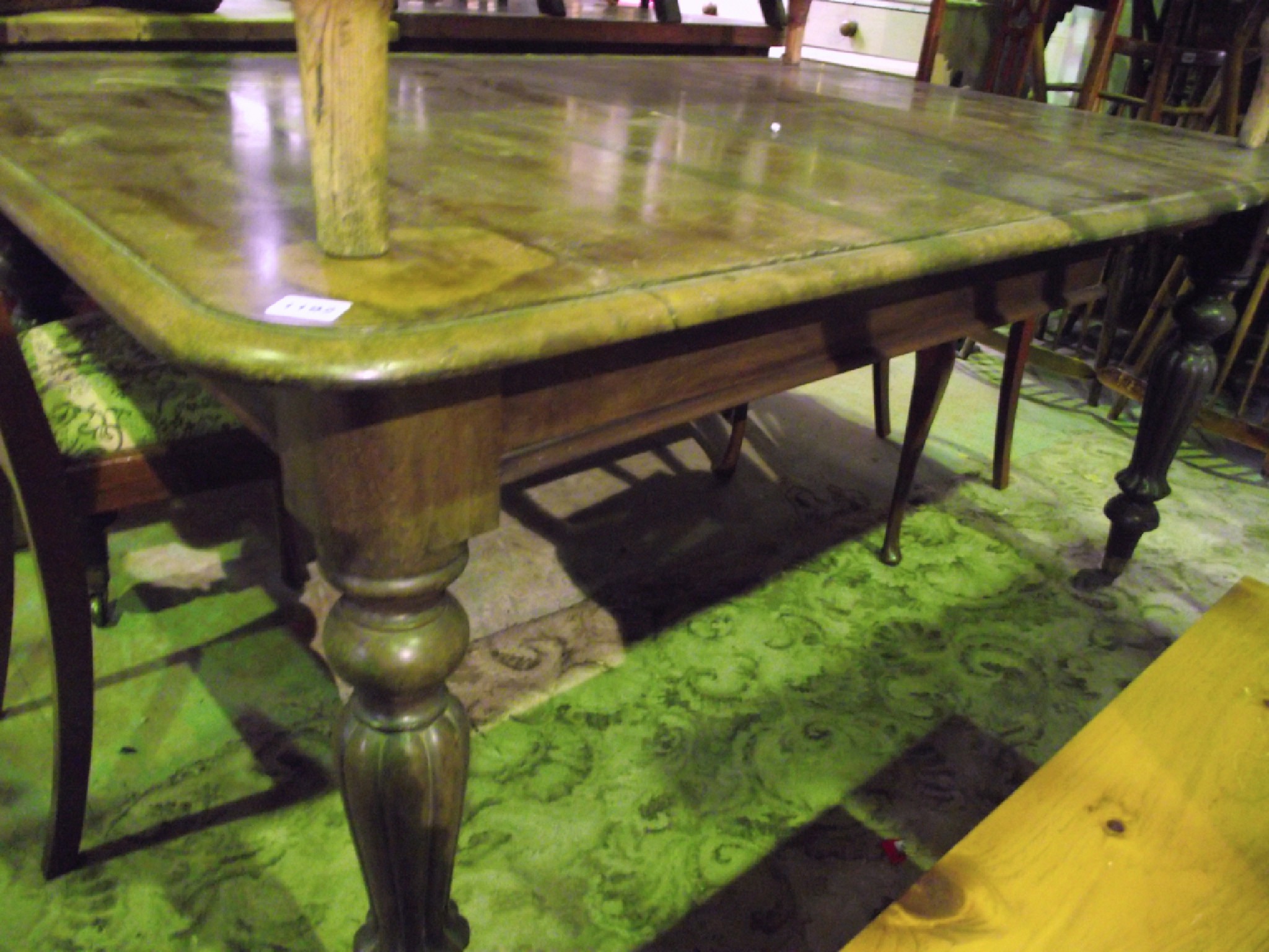 Appraisal: A Victorian mahogany extending dining table with single additional leaf